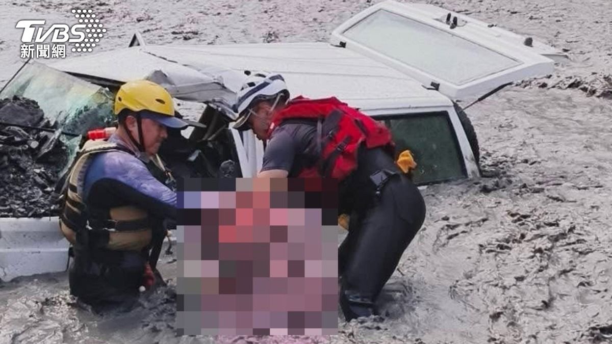 快訊/吉普車滅頂!3車溯溪卡河道 沖走27歲男「遭砂石掩埋亡」