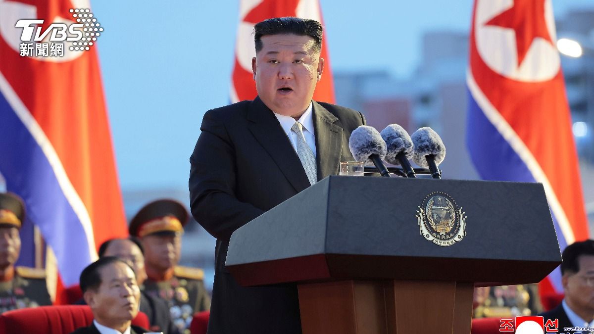 金正恩親自督導!北韓試射「2枚新防空飛彈」