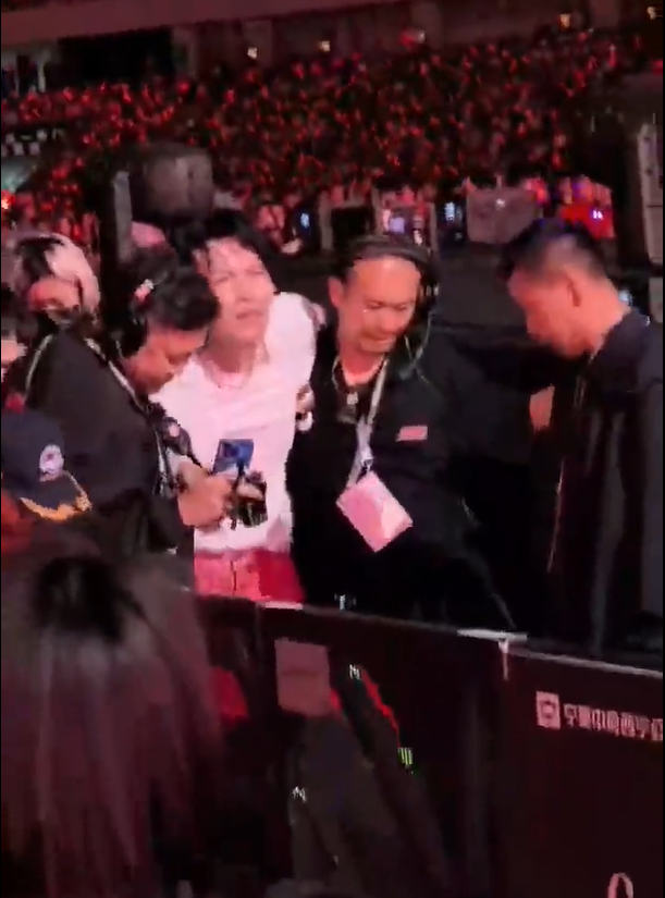 楊宗緯-楊宗緯摔倒-楊宗緯受傷-楊宗緯跌落舞台-楊宗緯演唱會
