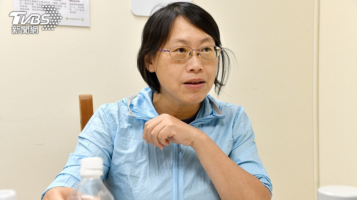 主婦聯盟理事彭桂枝說,塑膠膜袋回收率高達12%,全年可回收到1.2噸。(圖/胡瑞麒攝)
