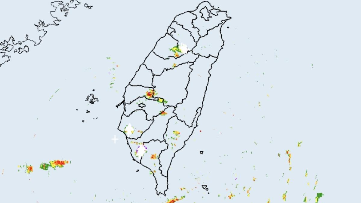 天氣/國家警報響!大雷雨警戒區曝 5縣市大雨特報下到晚