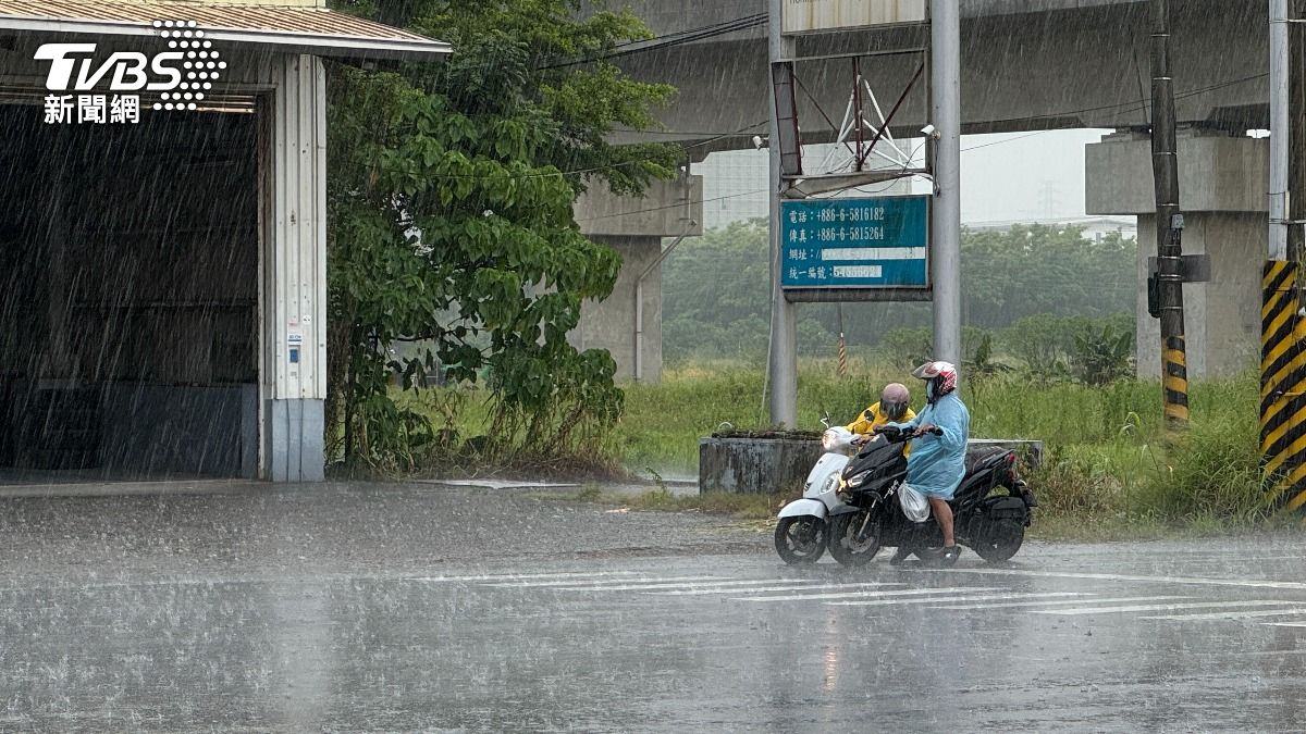 台南多區將下劇烈雨勢。（圖／陳佳宜攝）