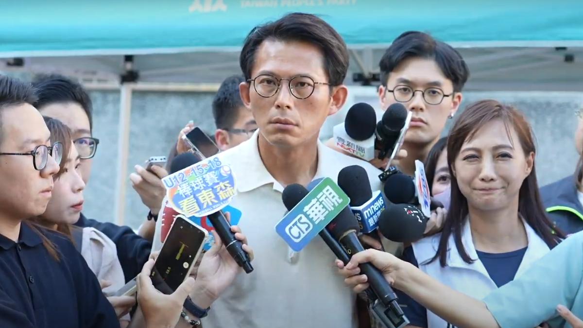 嗆記者白癡問題「罵到自己人」? 黃國昌喊誤會:我說的是網友