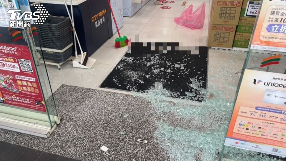 北市男踹碎超商「玻璃門」濺血 打路人毀機車現場曝