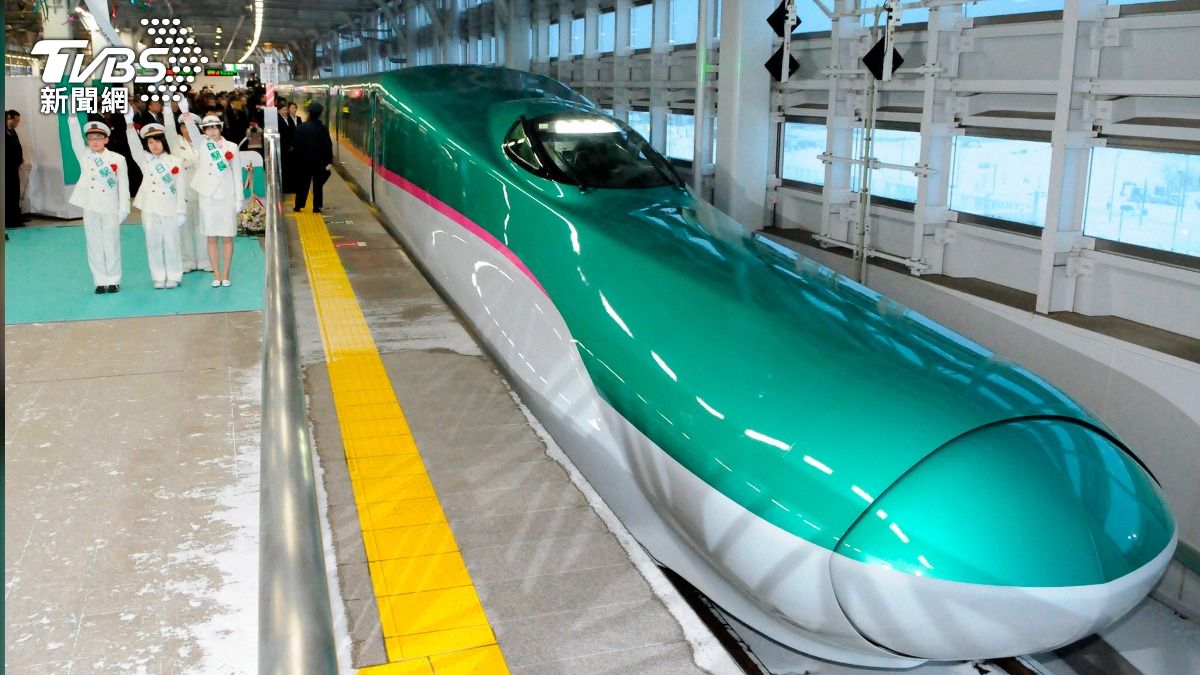 連結東京與青森之間的「東北新幹線」,因列車故障,一度停駛3小時。(圖/達志影像路透社)