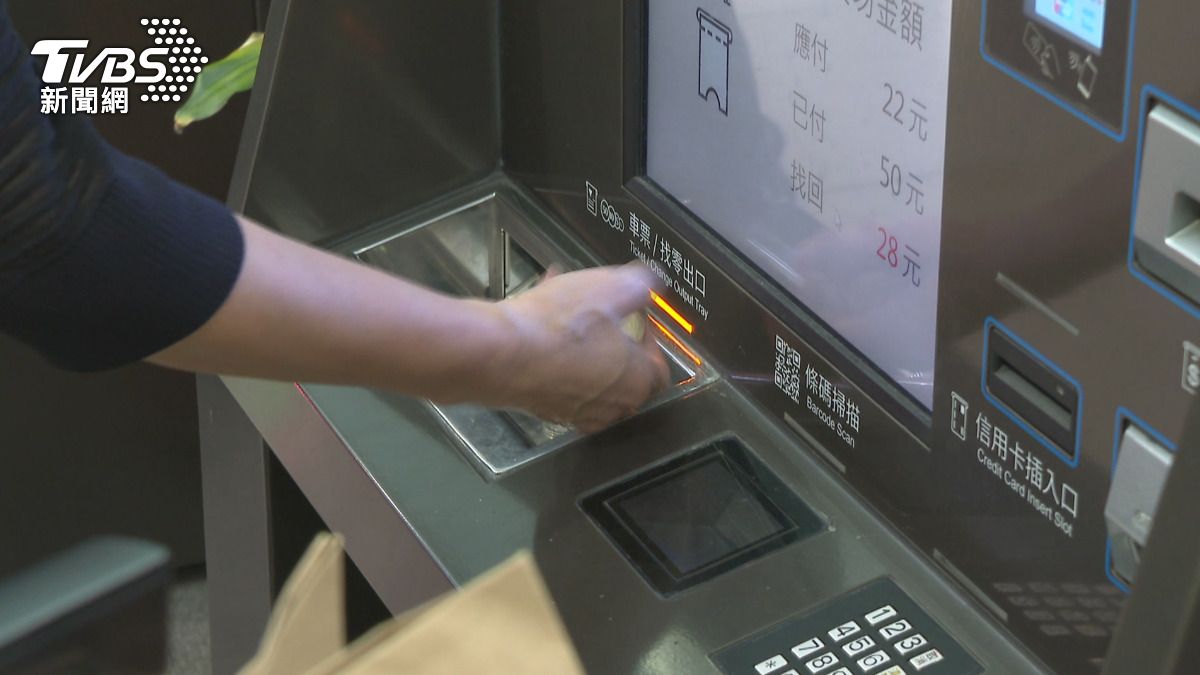 無障礙型機台特別設計方便手部不便的民眾使用。(圖／TVBS)       