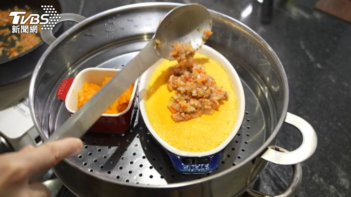 南瓜蒸蛋搭肉醬，巧思料理培養孩子食慾。（圖／ＴＶＢＳ）