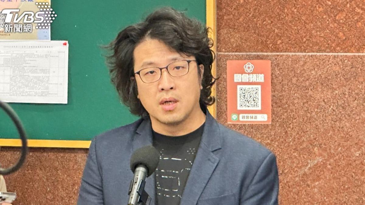 沈伯洋今媽媽樹葬!曝「母親生前的話」 網:含淚看完