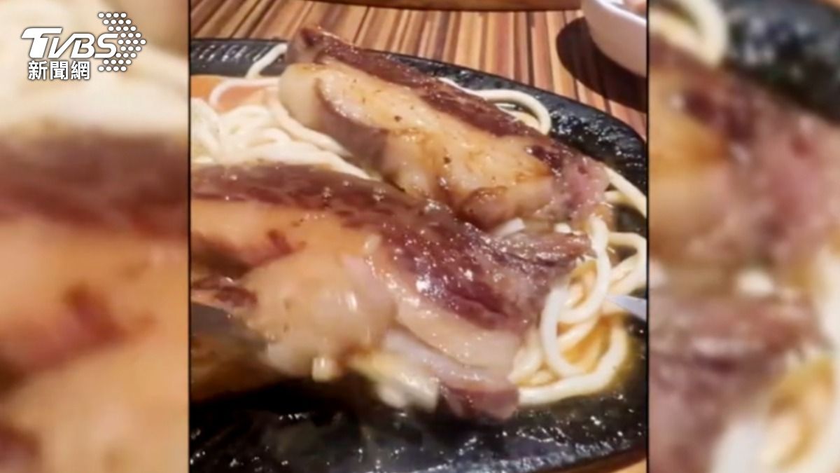 有民眾明明點美國無骨牛小排，上桌的卻肥得像是炕肉。（圖片來源／sofia_19431943提供）