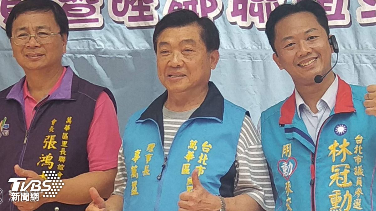 萬華義交大隊長辜萬益與市長室主任研究員林冠勳合影。(圖/張銘祐提供)