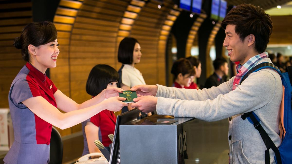 華航推軍人節優先免費升等。(圖/華航提供)