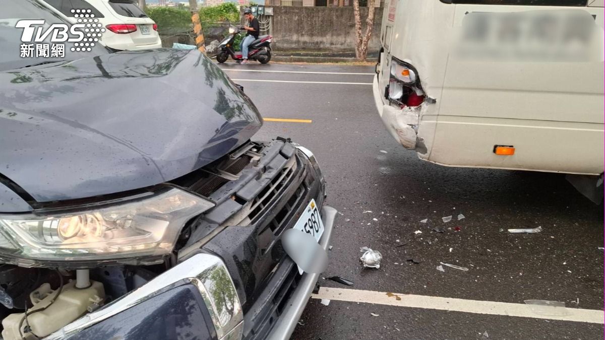 警車車牌數字「5987」意外成亮點。（圖／TVBS）