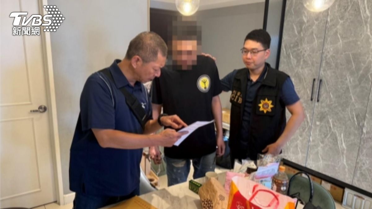 老虎機防假冒檢警詐騙多人。(圖/TVBS)