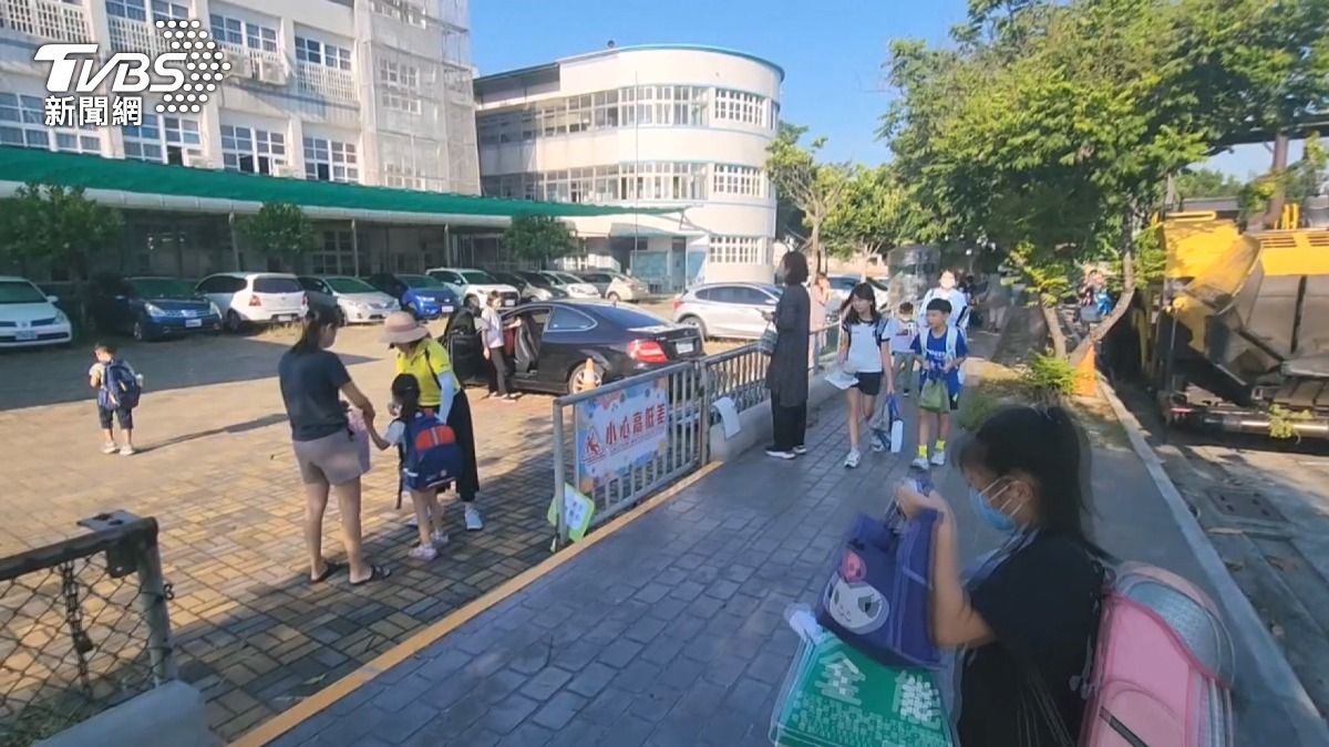雲林國中小「搶先開學」!家長樂翻天學童哀號:假期沒了。(圖/TVBS)