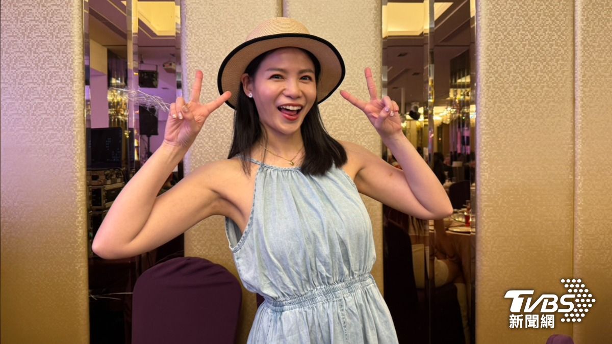 蘿莉塔歡迎大家找她買水晶和家電。(圖/林彥君攝)