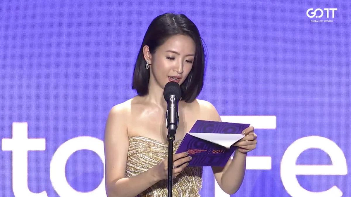林依晨生產後首露面頒獎。(圖/翻攝국제스트리밍페스티벌 YouTube)