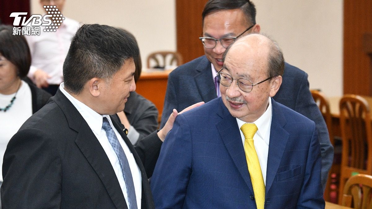 老柯笑了！傅崐萁拱柯建銘當會議主席　徐巧芯也喊：留下來