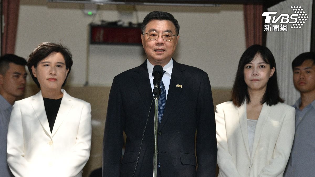 卓榮泰今天上午在立院受訪回應內閣人事調整進度。(圖/胡瑞麒攝)
