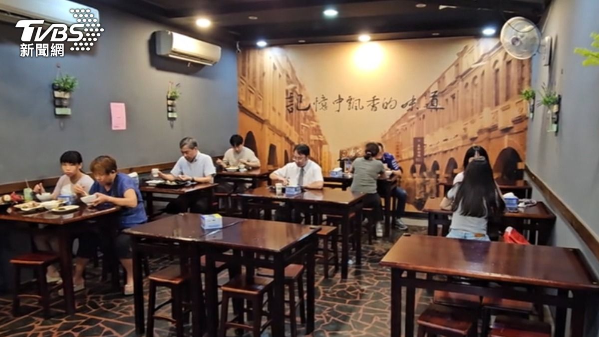 桃園在地三十年的豬腳店熄燈歇業。（圖／TVBS）