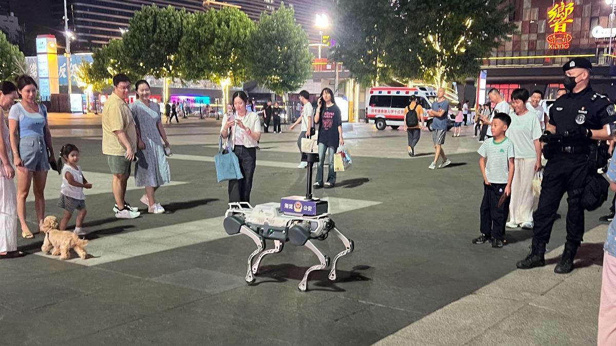 九三閱兵倒數　易烊千璽北京開唱　陸特警帶機器狗巡邏