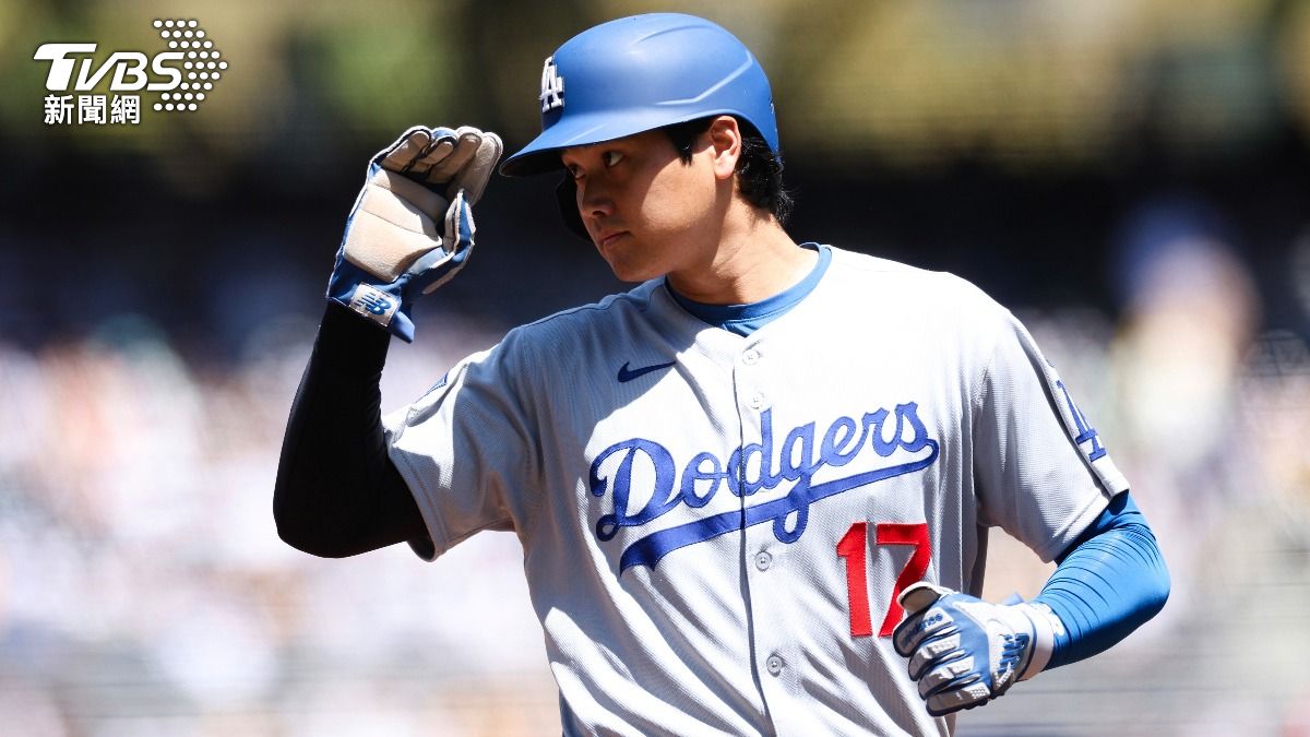 教士球迷狂嗆「大谷好爛!」 大谷開轟後擊掌融化鬧場球迷