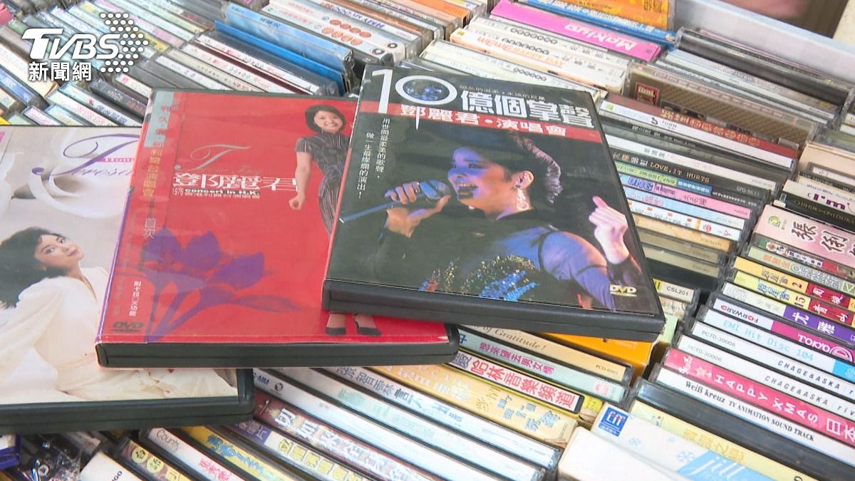 時代眼淚!台中40年唱片行關門 絕版黑膠、卡帶出清 顧客千里挖寶。(圖/TVBS)