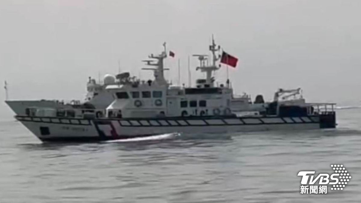 中國海警船侵擾。(圖/海巡署提供)