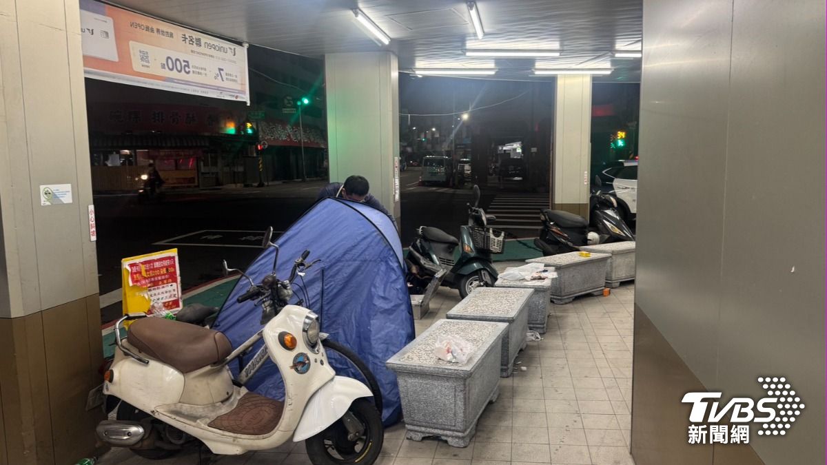 快訊/高雄超商外驚見男屍 男「坐石盆打哈欠」突倒地暴斃