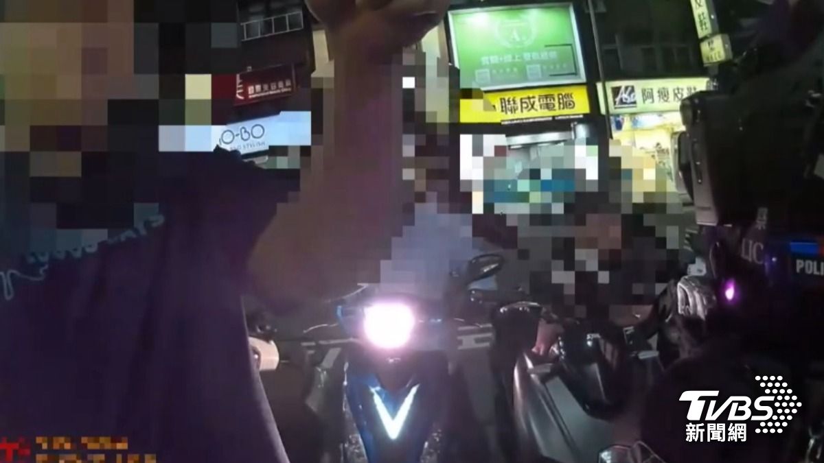 店員向警方表示，自己好聲好氣告知沒廁所，卻遭對方怒吼。（圖／TVBS）