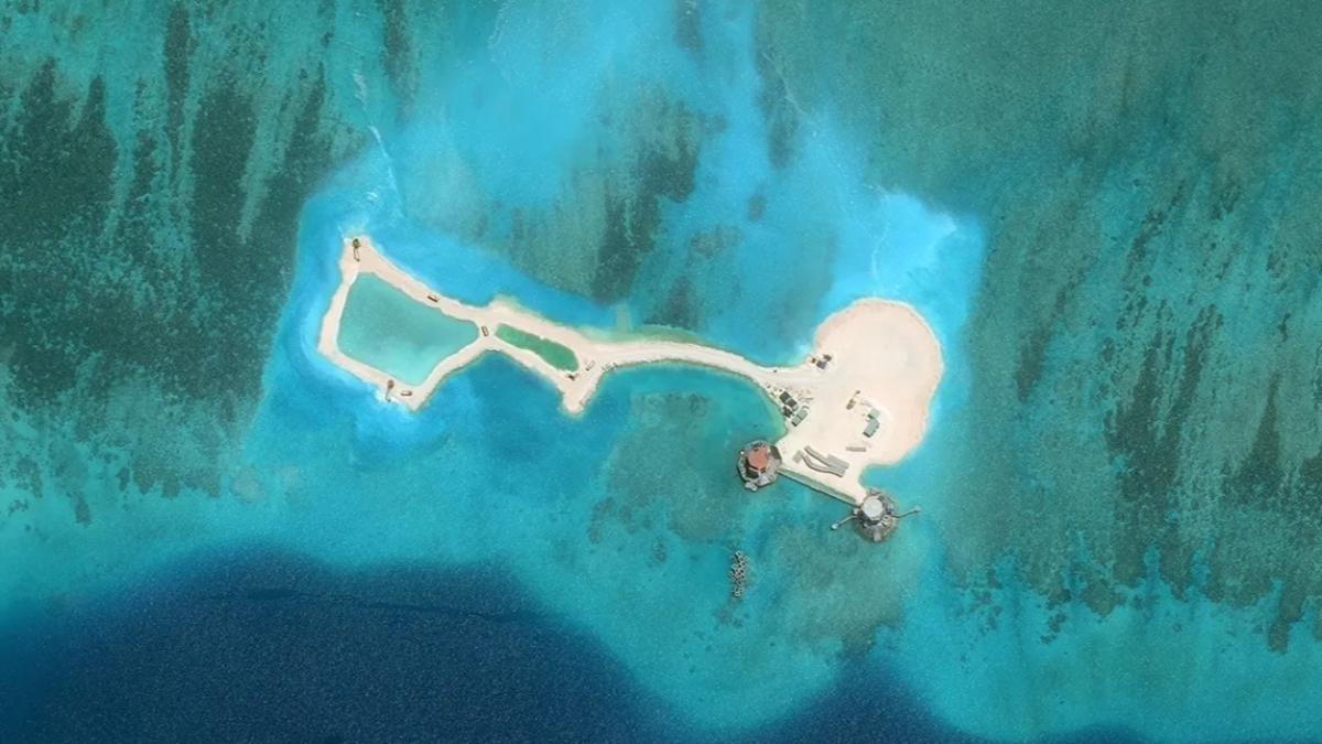 CSIS衛星圖像顯示，越南今年在有主權爭議的南沙群島8個島礁開始進行填海造陸擴建工程。（圖／翻攝amti.csis.org）
