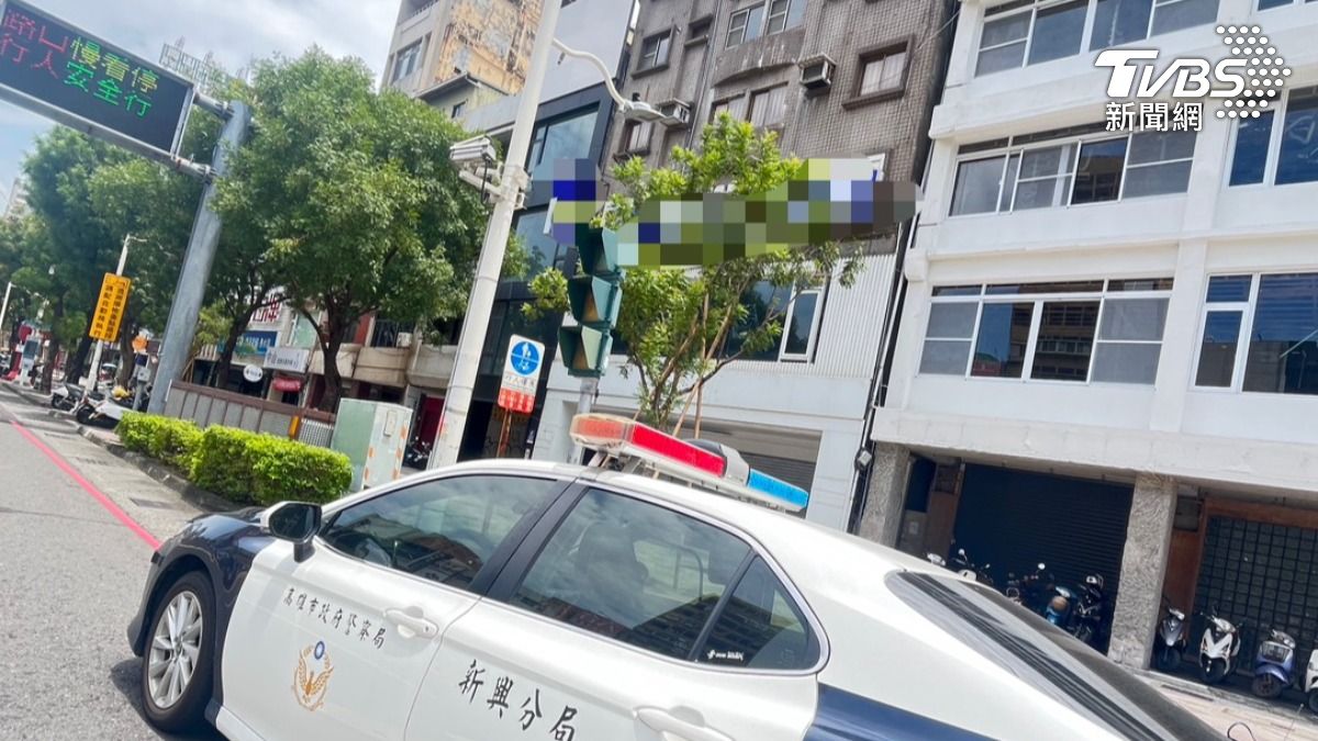 快訊／高雄墜樓案！獨居男坐窗邊「警車才剛到」　下秒墜樓亡
