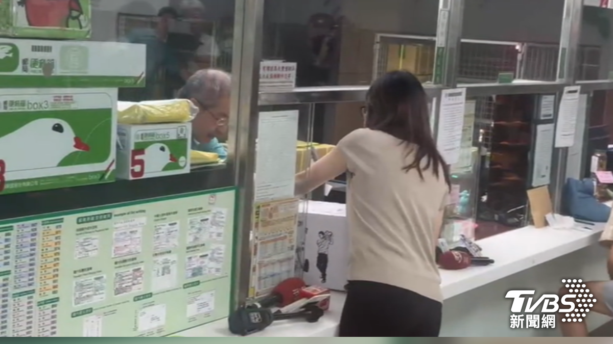 郵局暫停寄送赴美國包裹。(圖/TVBS)