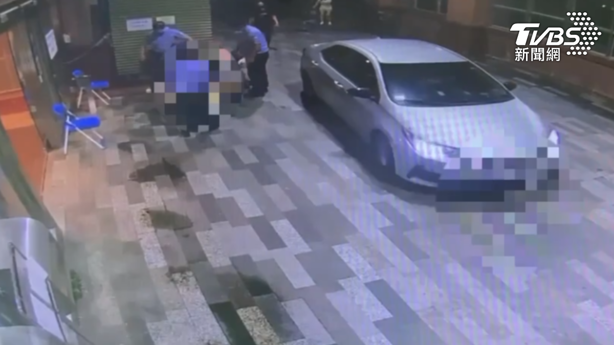 黃男捅死毒友後將其丟包在醫院，開車落跑。（圖／TVBS）