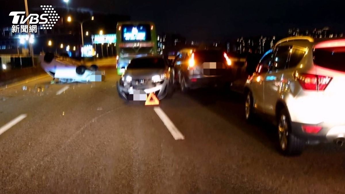 4小時後，同一路段又發生四車連環撞事故。(圖／民眾提供)