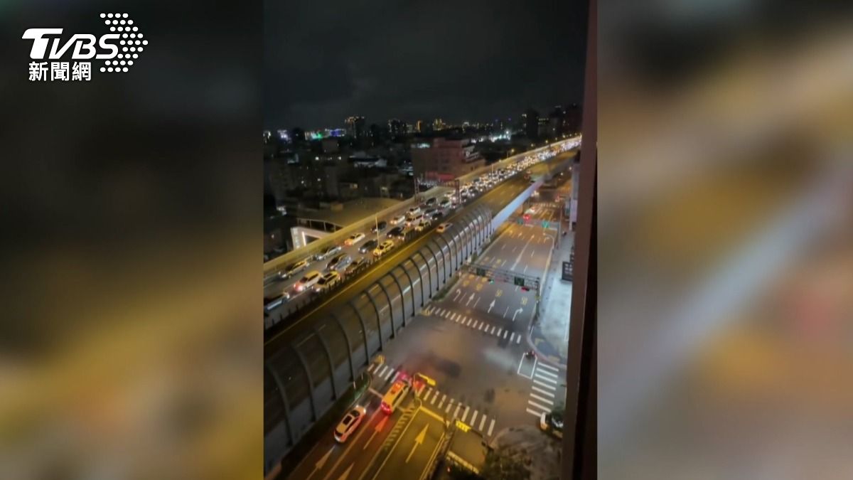 整個台74線一度變成「大型停車場」。(圖／民眾提供)