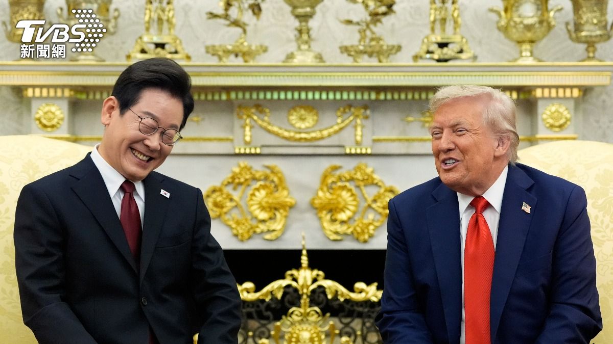 南韓總統李在明首度訪問白宮會見美國總統川普，兩人相談甚歡。（圖／達志影像美聯社）