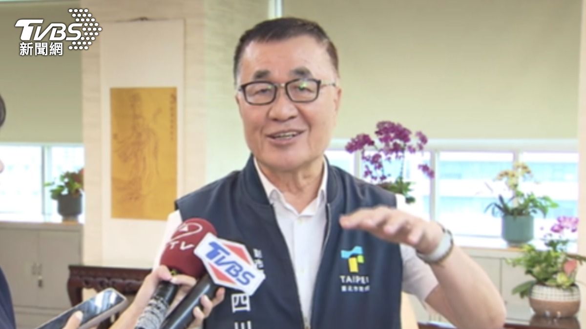 機器狗上路出任務！　北市人行道普查靠AI。（圖／TVBS）
