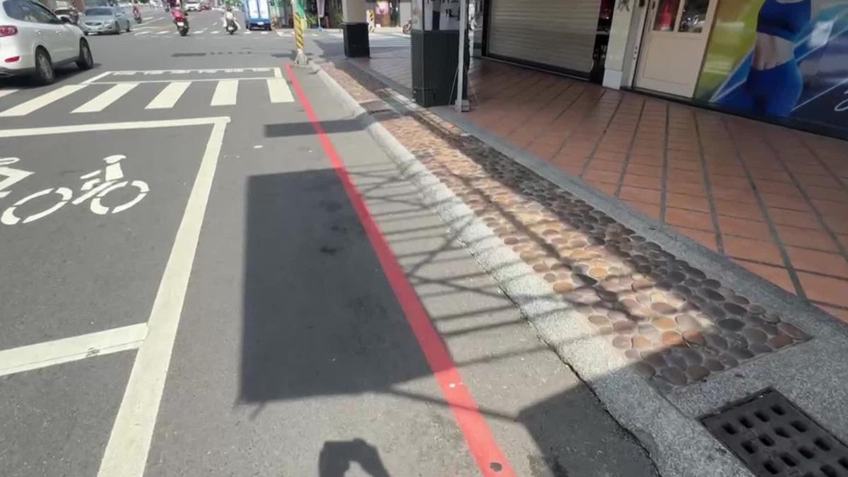地上畫紅線,停車恐再吃罰單。(圖/TVBS)