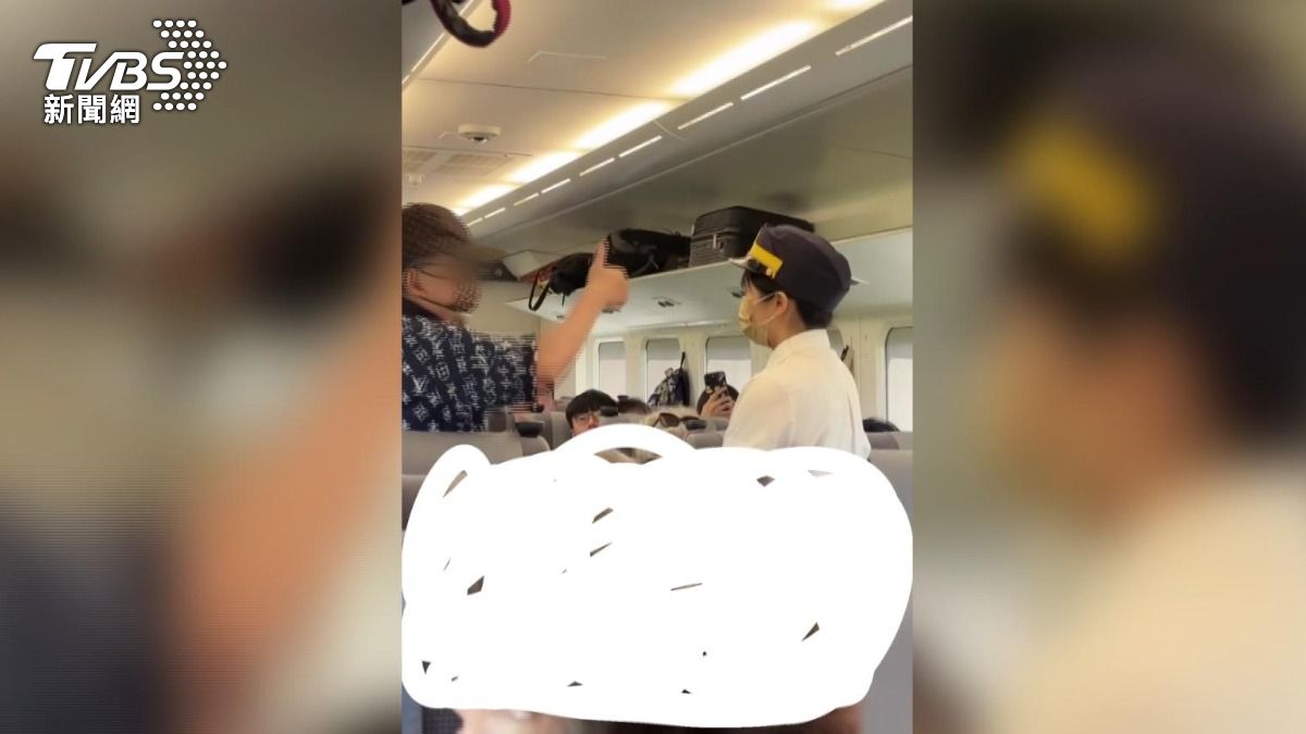 顏律師對員警的盤查表示不滿,隨即在現場大聲咆哮並錄下影片。(圖/畫面翻攝自 Threads @yunnnn.20)