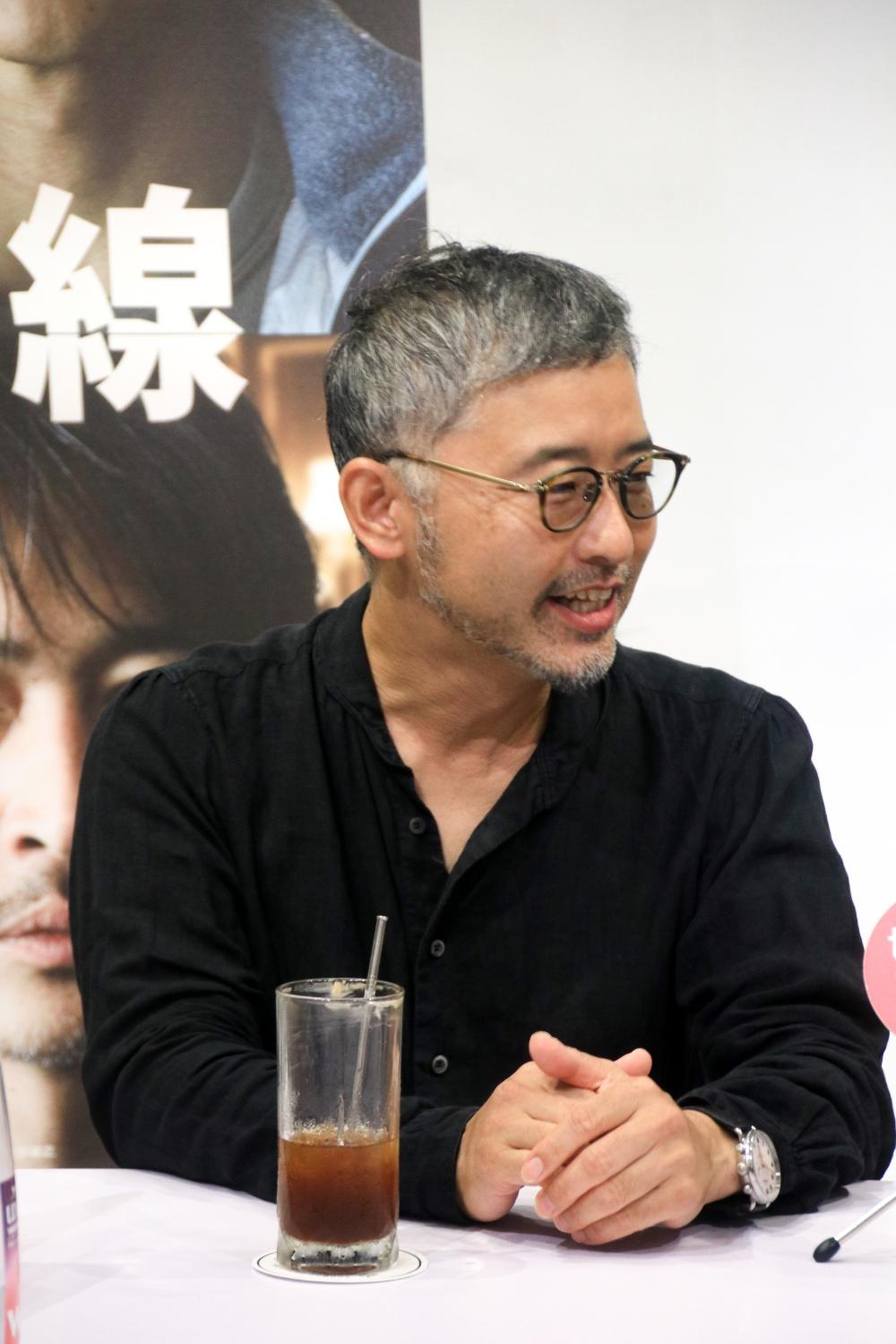 《戰疫前線》導演關根光才來台宣傳並受訪。(圖/天馬行空提供)