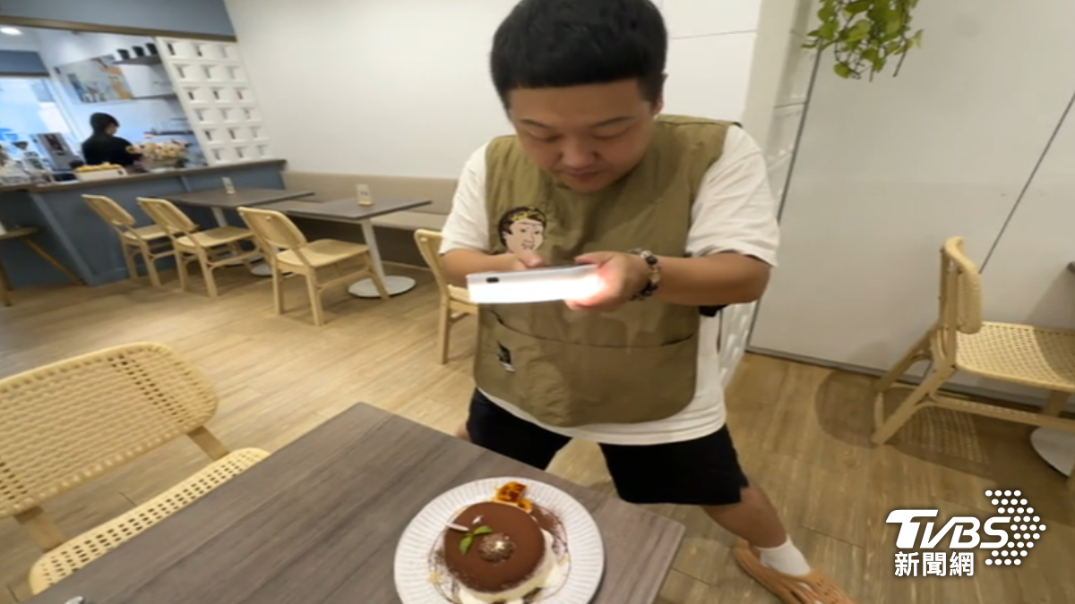 網紅豆比登專攻美食類型題材。(圖/TVBS)