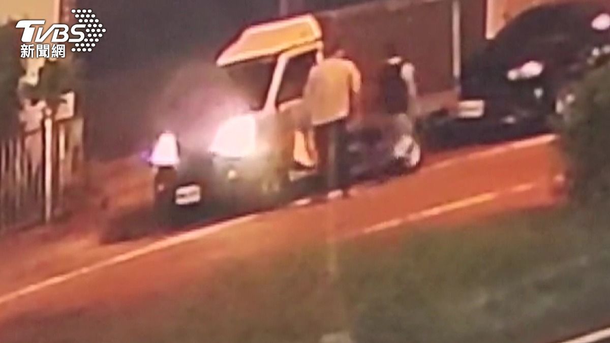 這起行車糾紛演變成雙方互控傷害、恐嚇、毀損和妨害自由，警方已依法偵辦。(圖／愛秀水說秀水臉書)