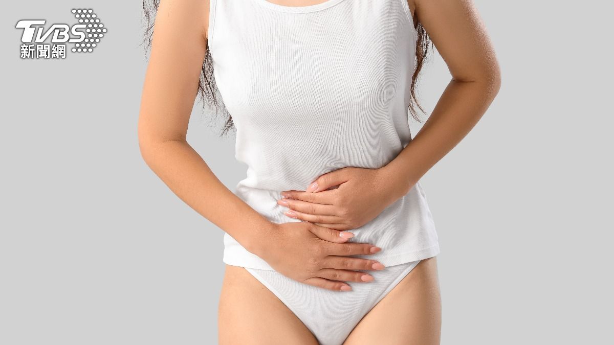 噁！妹子上班拉肚子　洗乾淨內褲「用公司茶水間微波爐烘乾」