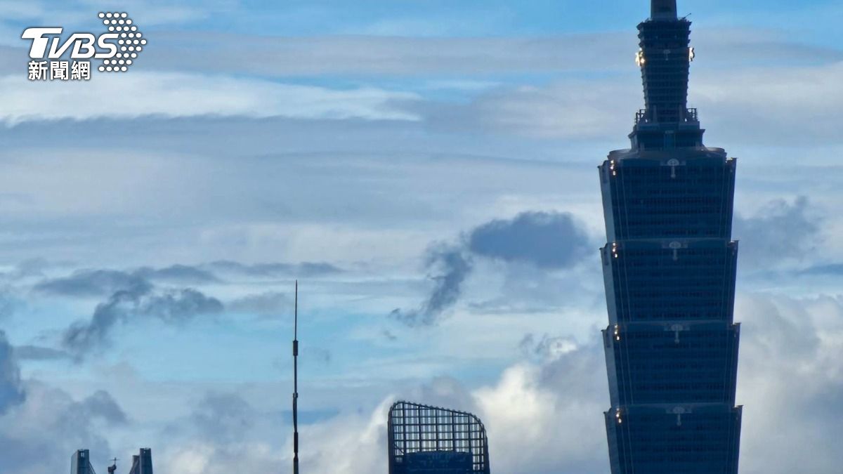 天氣／台北上空驚見「莢狀雲」！鄭明典曝：1地區可能要降溫了
