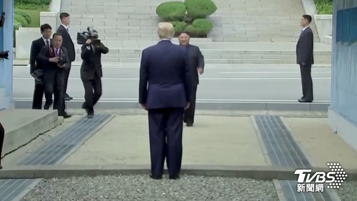 川普2019年6月30日前往北韓、與金正恩會面。(圖/達志影像路透社)