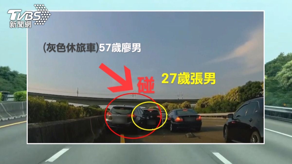 國道驚魂　三車撞成一團　駕駛急切換車道。(圖／TVBS)
