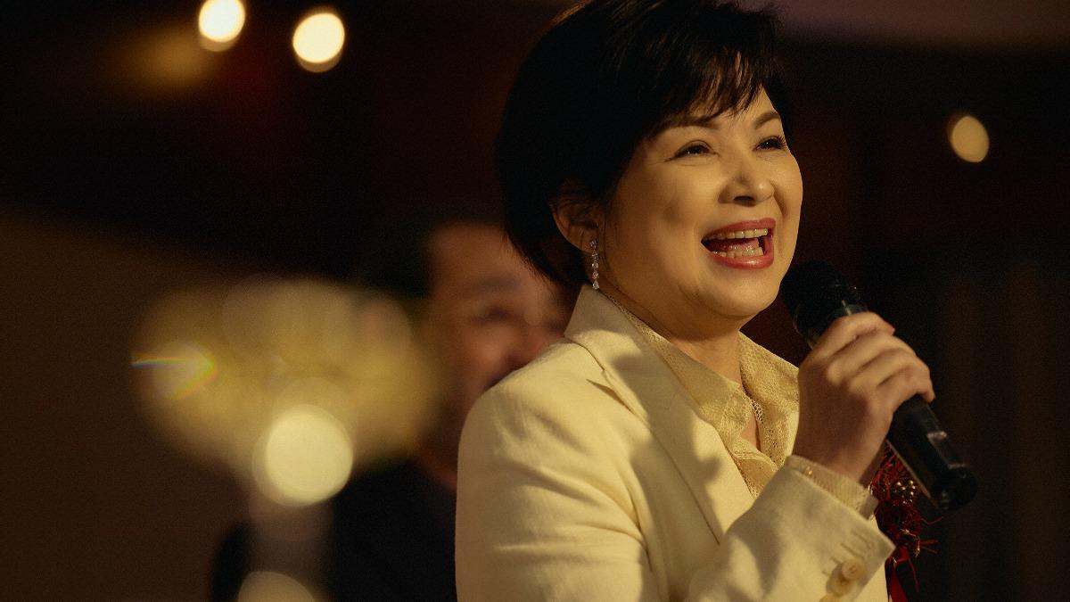 楊貴媚在《雙囍》中飾演新郎事業有成的母親「白雁心」。(圖/水花電影提供)