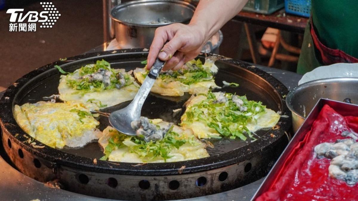 蚵仔煎可說是夜市靈魂小吃。（示意圖／shutterstock達志影像）