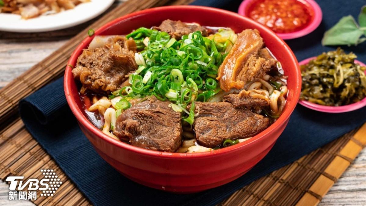 牛肉麵可說是許多台灣人日常餐桌上不可或缺的選擇。（示意圖／達志影像shutterstock）
