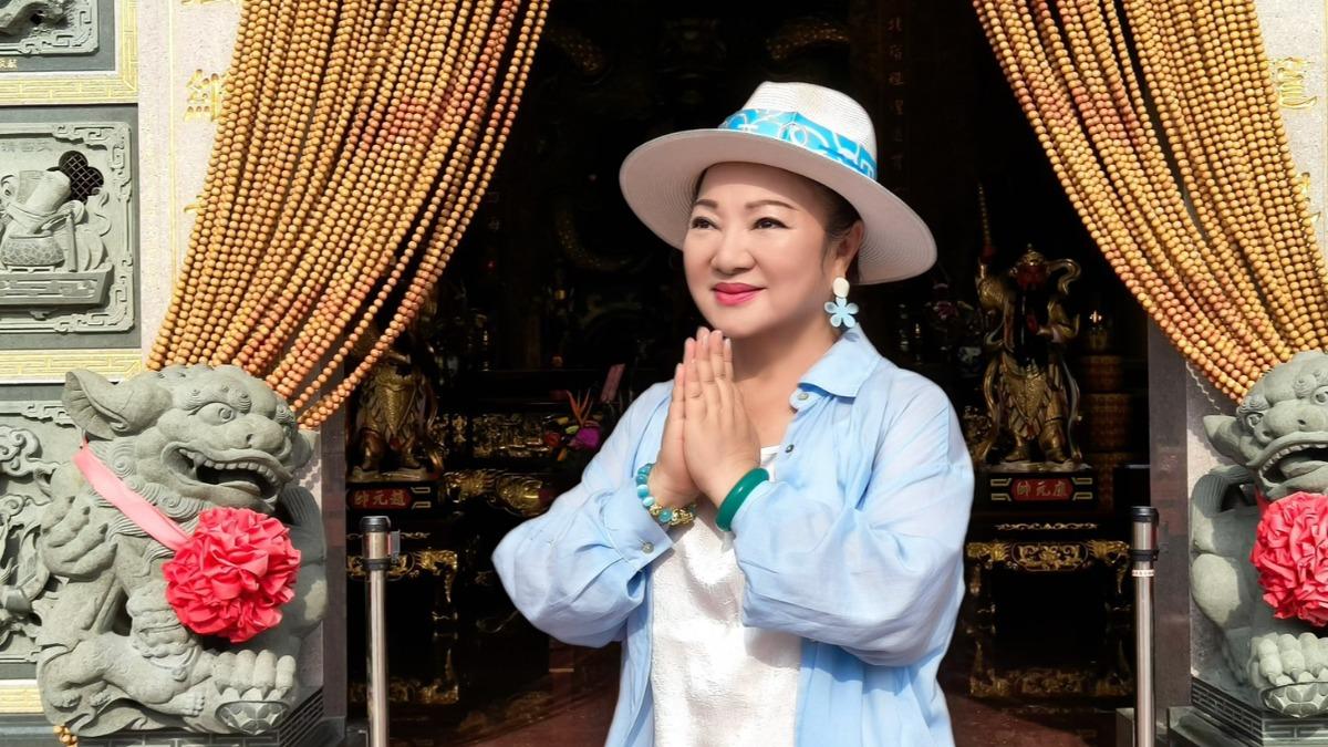 林志穎73歲媽媽作陪！參拜雲林名廟　「凍齡美貌」驚呆白冰冰